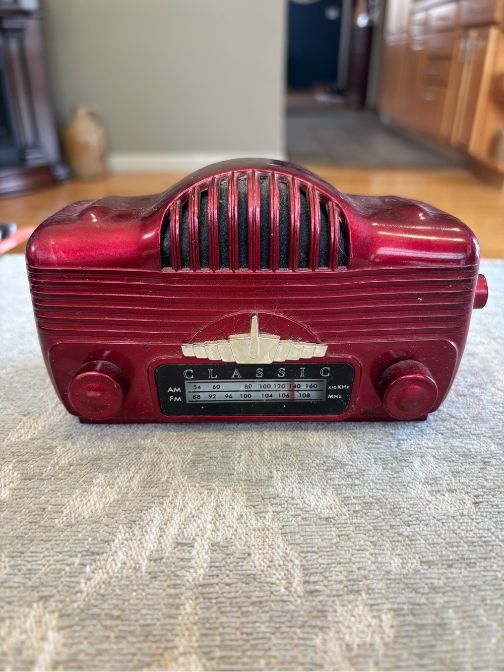 Classic Retro Portable AM/FM Radio - Red - Picture 2 of 4